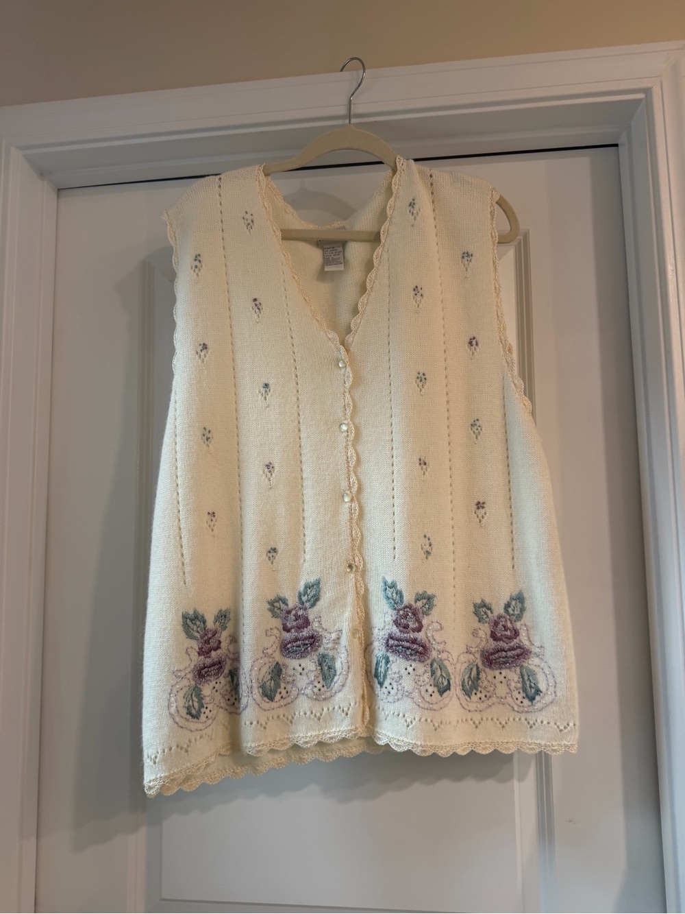 Koret Cream Knit Sleeveless Cardigan with Purple Rose Embroidery